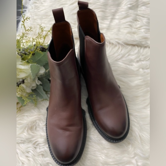 NWT COACH
Lyden Leather Chelsea Booties - Picture 7 of 12